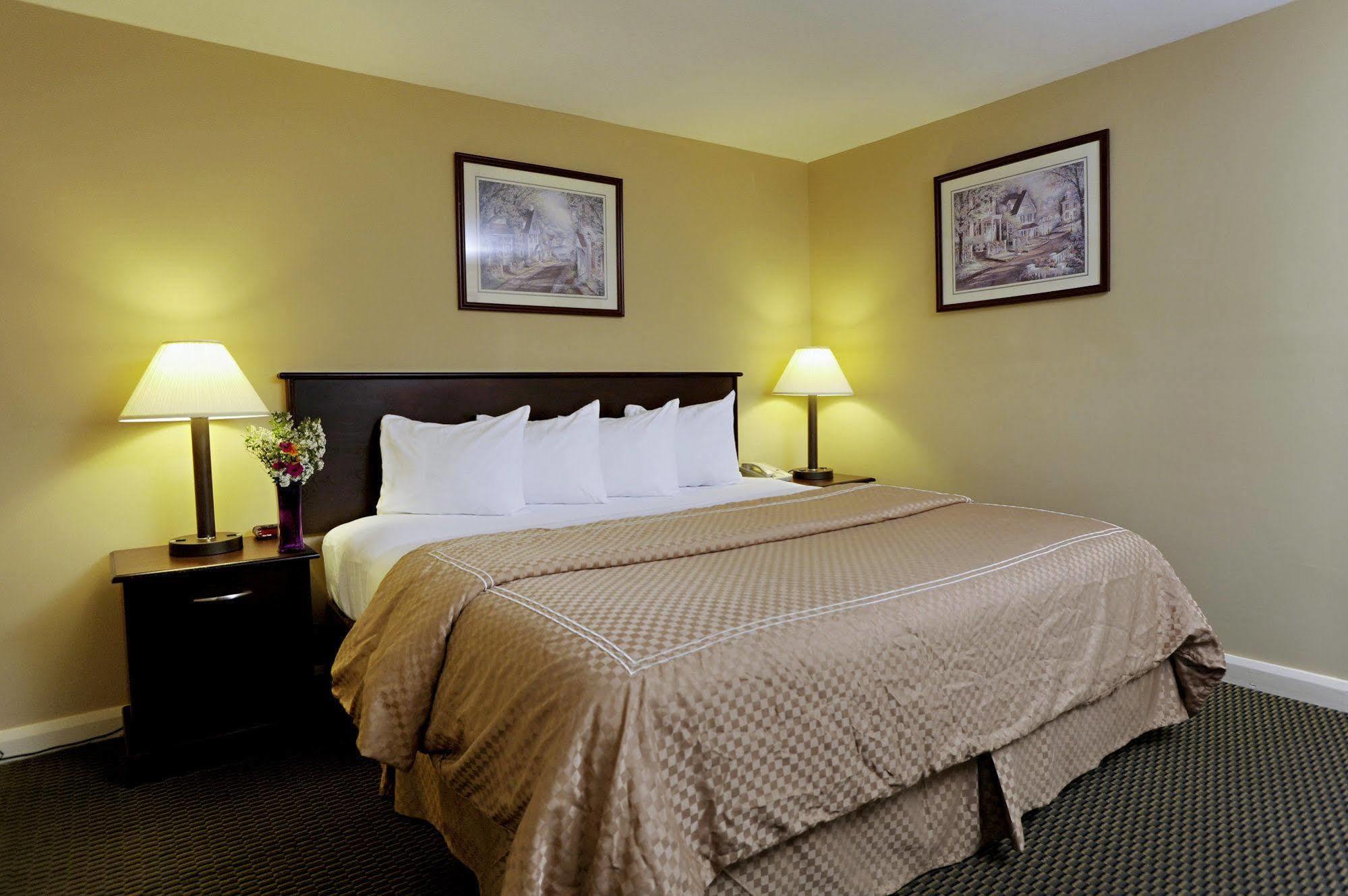 Mt. Madison Inn & Suites Gorham Exterior photo